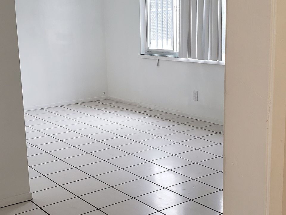 1st image of 2464 Del Mar Ave