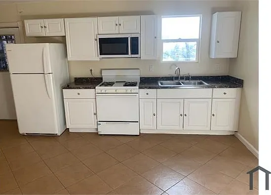 1 bed, 500 sqft, $2,100 — Photo 2
