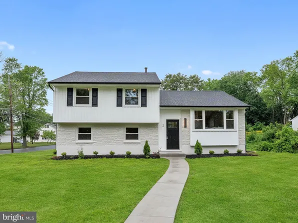 2 Manor Ter, Mount Holly, NJ 08060
