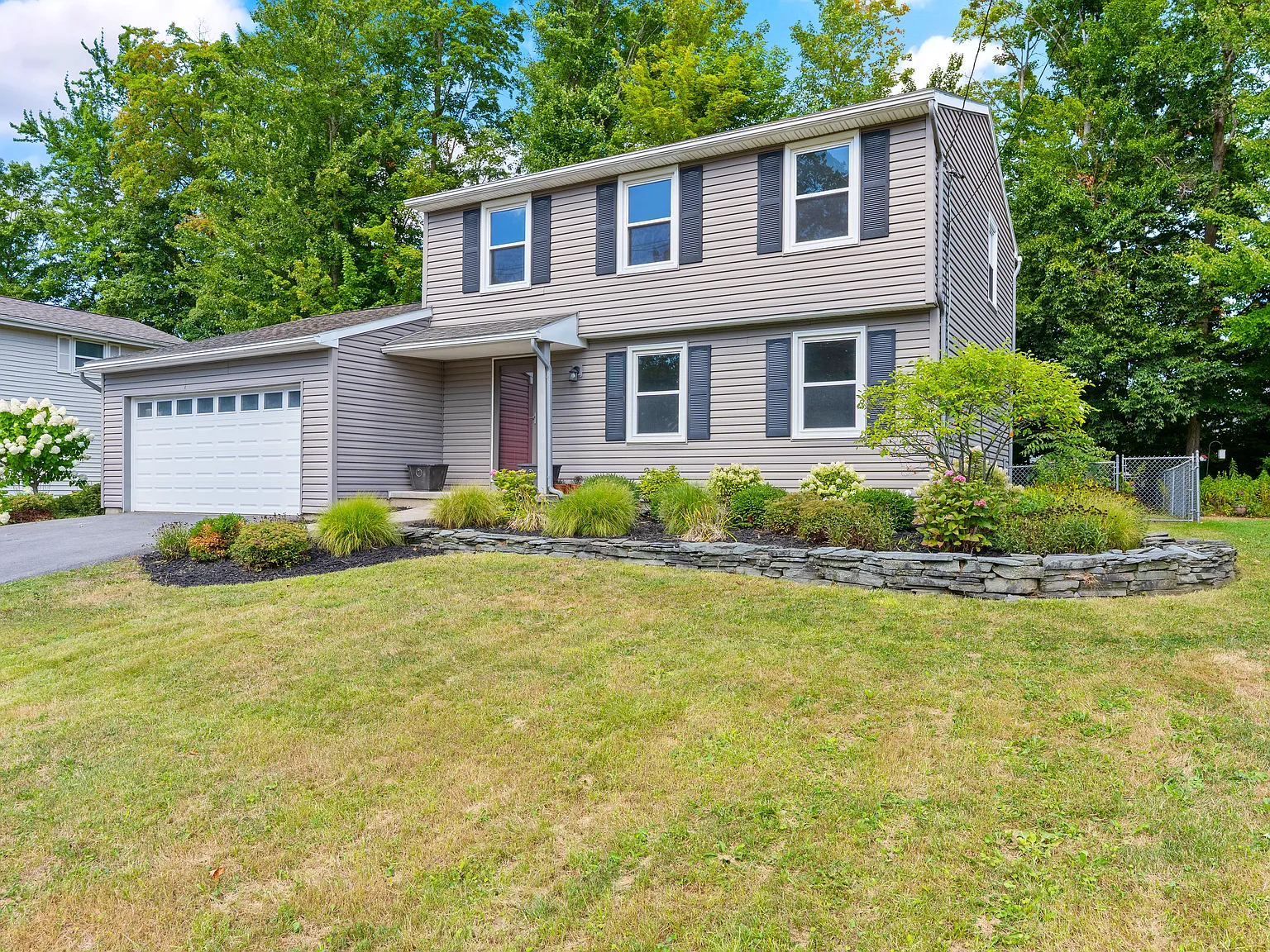 3 bed, 1.5 bath, 1584 sqft, $2,800 — Photo 2