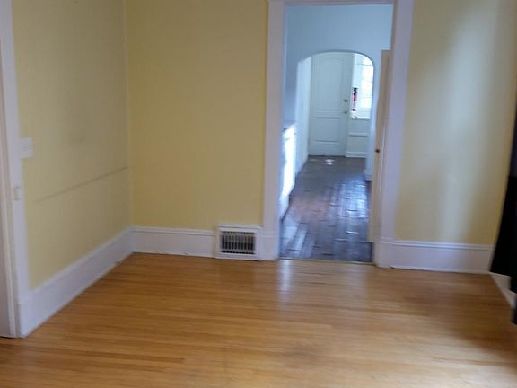 3rd image of 3701 Hoyt Ave