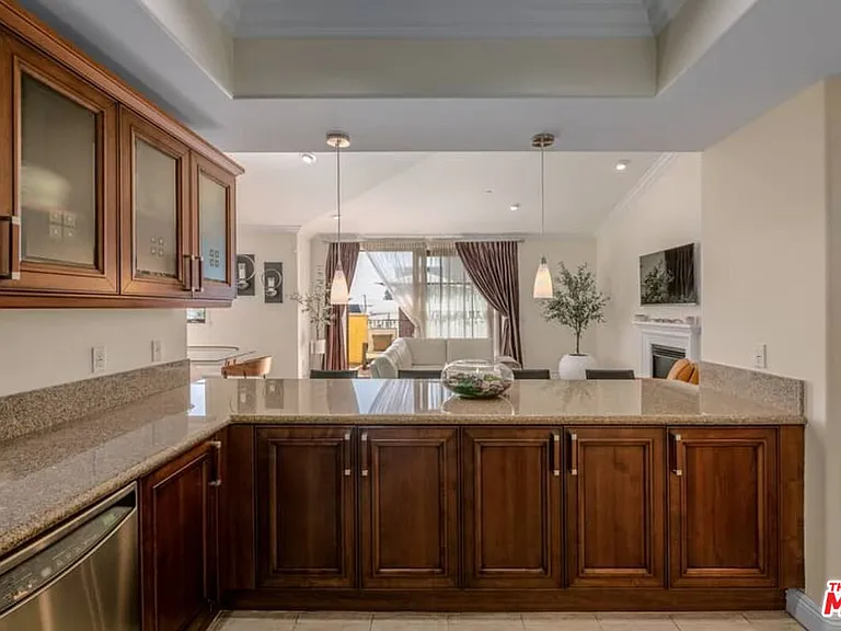 10617 Eastborne Ave #Penthouse 2 — Photo 4