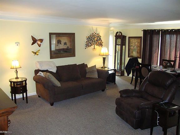 3rd image of 1040 Country Club Dr
