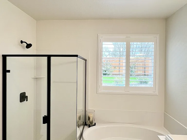 4216 Whitethorn Dr — Photo 16