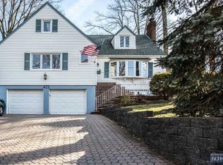 425 Ridgeland Ter, Leonia, NJ 07605