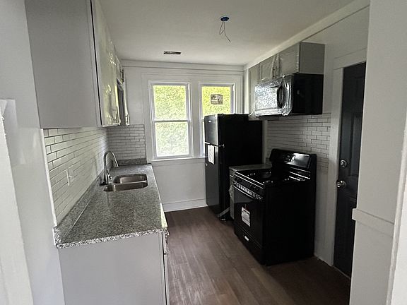 4th image of 7941 Sylvester St #300