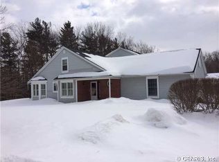 18 Cambridge Cir, Victor, NY 14564
