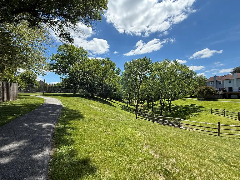 15711 Ambiance Dr — Photo 17