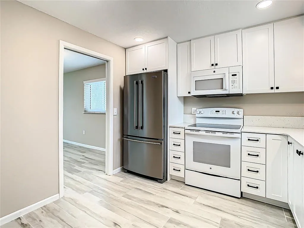 2 bed, 2.0 bath, 1040 sqft, $2,150 — Photo 4