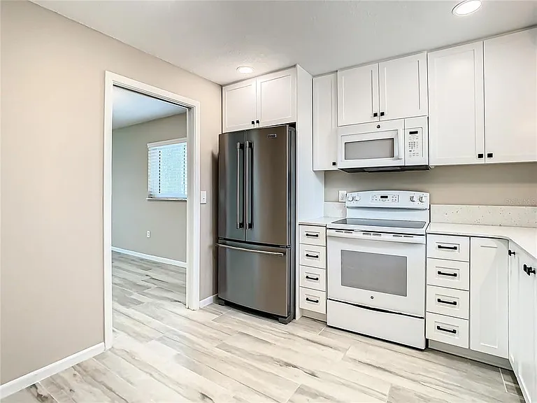 4575 Cove Cir #309 — Photo 4