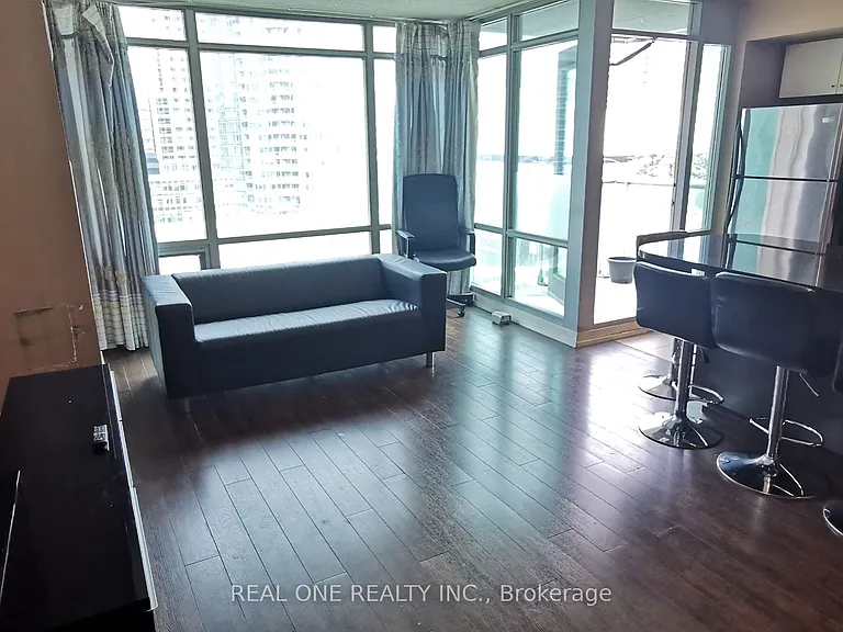 81 Navy Wharf Ct #810 — Photo 27