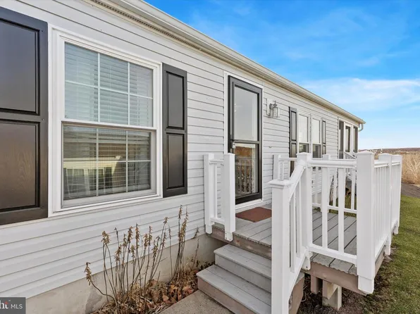 1077 Scenic View Dr, Schwenksville, PA 19473