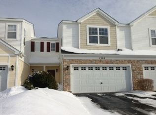 1562 Glacier Trl, Carpentersville, IL 60110