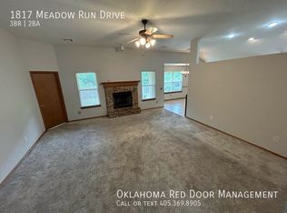 1817 Meadow Run Dr, Moore, OK 73160