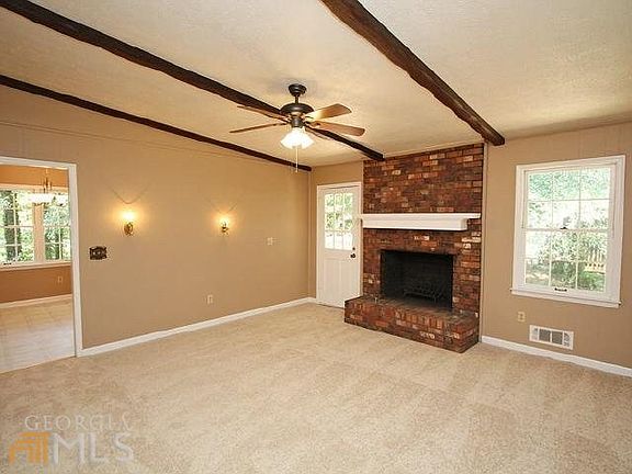 5th image of 2730 Hedgerow Dr NE