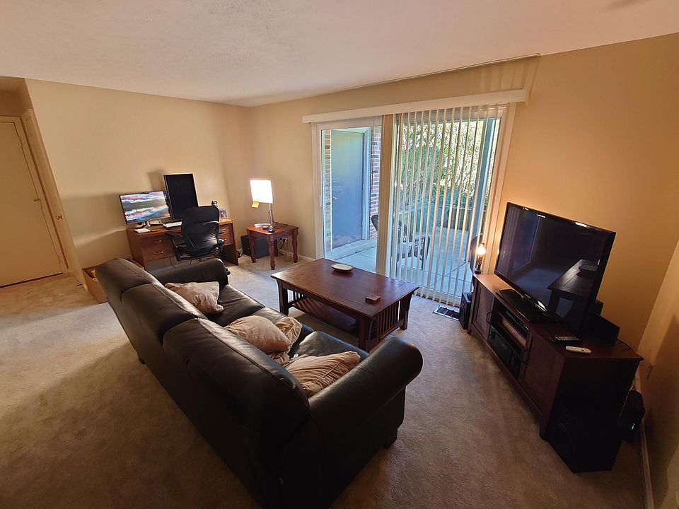 1st image of 2214 Glouchester Dr