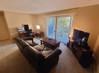 2214 Glouchester Dr, Lyndhurst, OH 44124