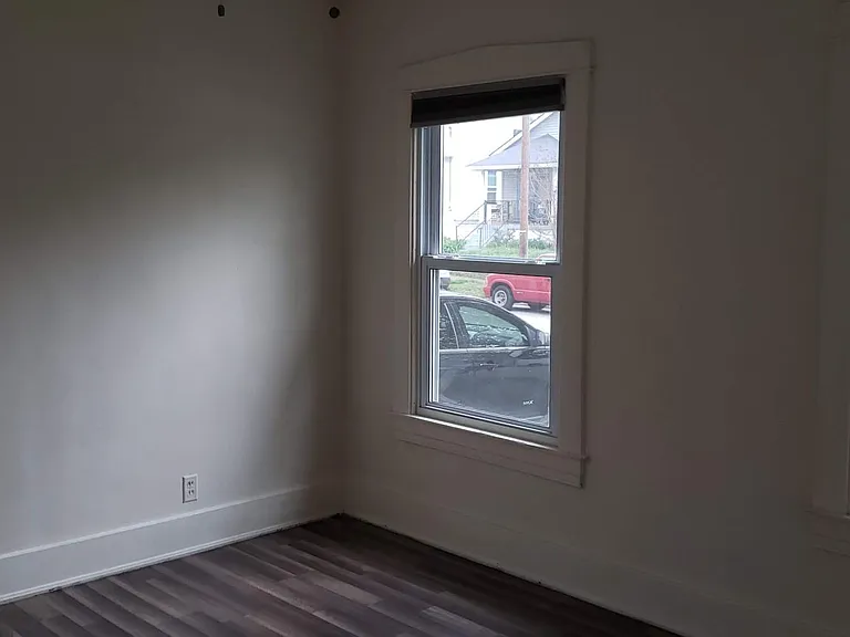 506 E Brandeis Ave — Photo 7