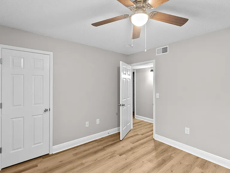 Pebble Creek Apartments — Photo 43