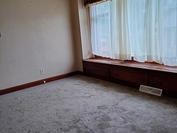 5th image of 1112 Carr St