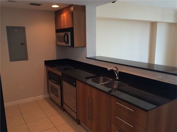 4th image of 325 Biscayne Blvd #3520