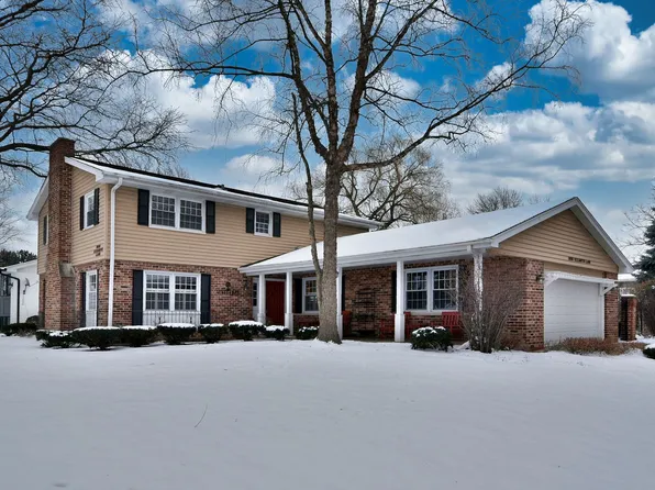 9 Elizabeth Ln, Downers Grove, IL 60516