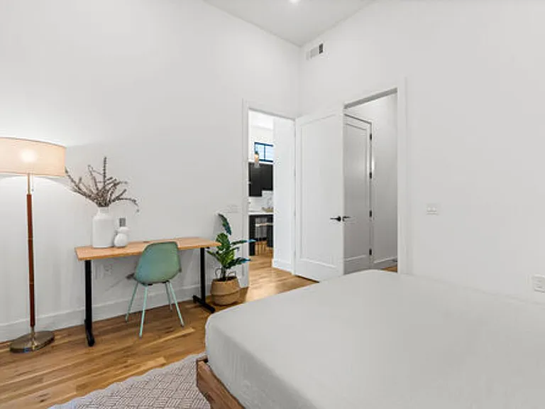 788 Bonaventure Ave NE — Photo 8