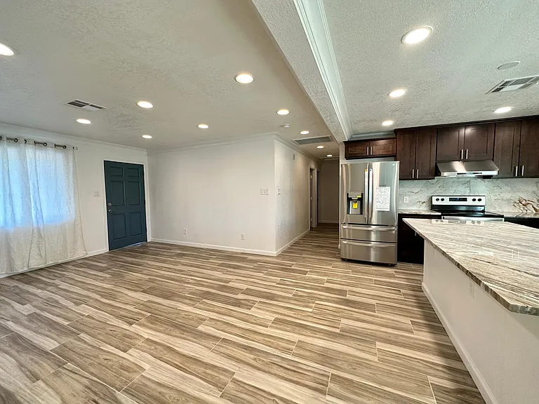 837 W Elna Rae St — Photo 4