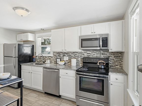 2nd image of 118 Pilgrim Rd