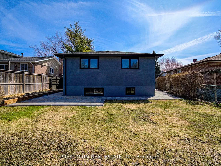 6 Willis Dr #UPPER LEVEL — Photo 32
