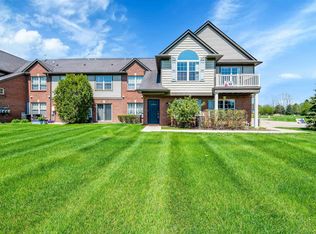 32998 Redstone Dr, Chesterfield, MI 48047