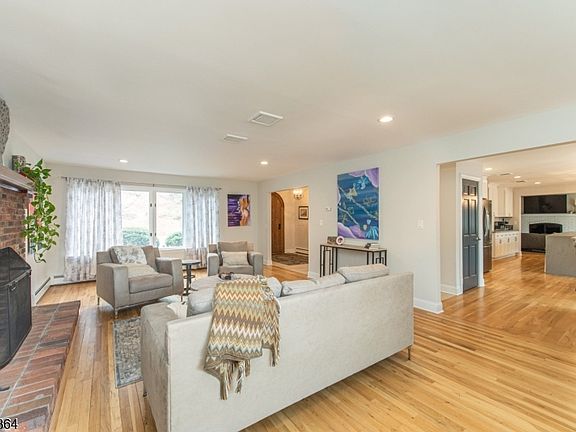 4th image of 20 Arden Rd