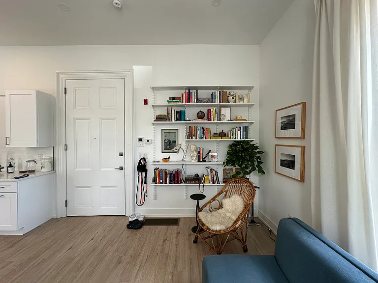 231 W Johnson Street — Photo 34