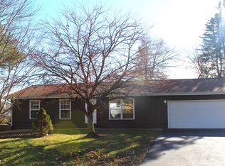 835 Navajo Dr, Lake In The Hills, IL 60156