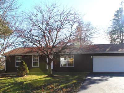 835 Navajo Dr, Lake In The Hills, IL, 60156