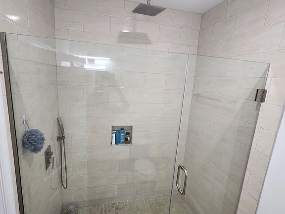 1413 MORRIS SHARED BATH FOR ROOM 3 - 2_08202024