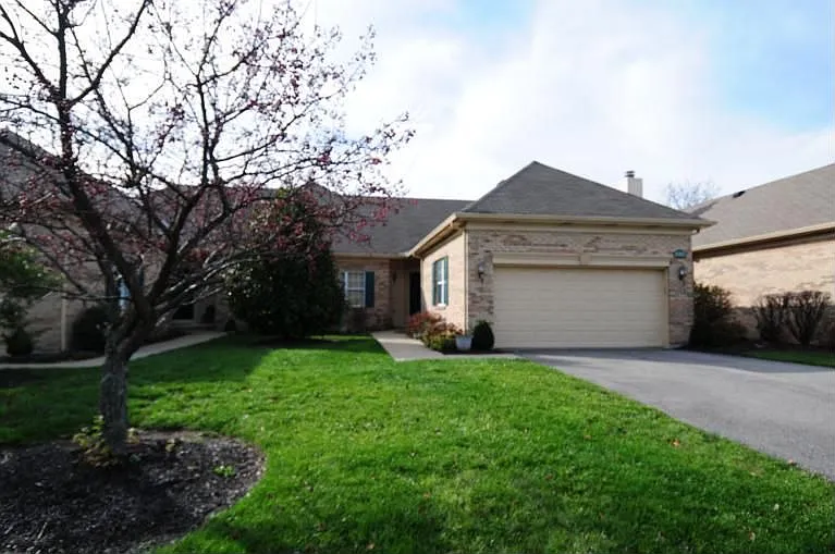 10765 Crown Pointe Dr photo 1
