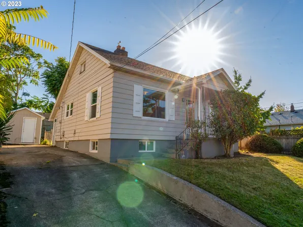 934 N Stafford St, Portland, OR 97217