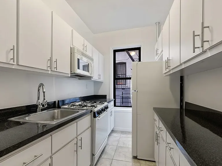 545 85th St #B3 — Photo 1