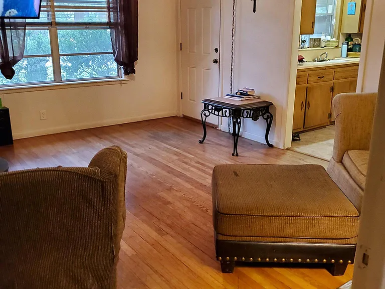 3905 Oaklawn St — Photo 2