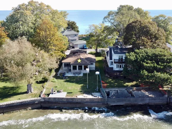 3515 Lakeshore Dr, Newport, MI 48166