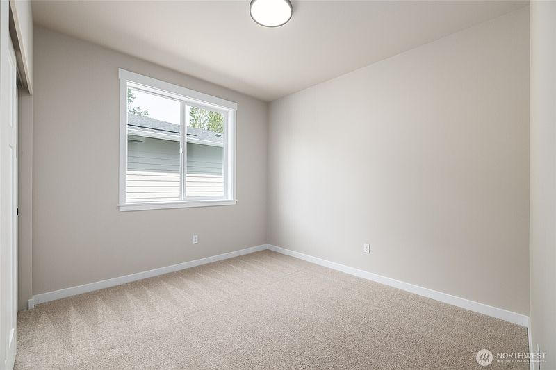 5th image of 804 Parkland Loop