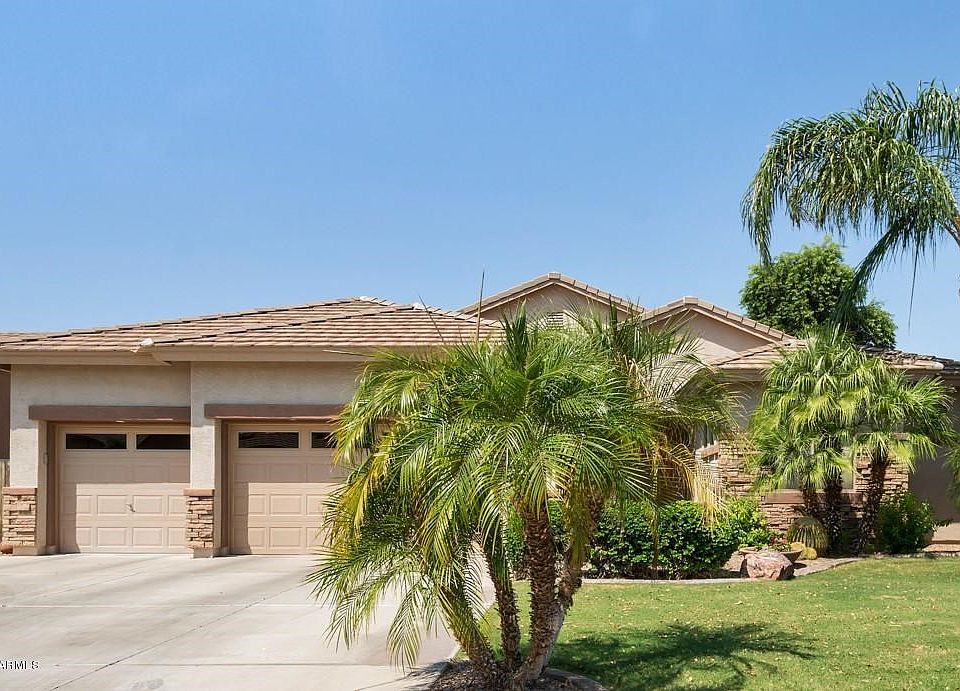 v1.0 Beautiful 3 Bedroom 3 bath 2540 sq