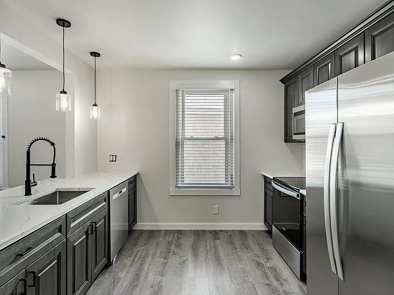 324-326 Darby Rd #2L — Photo 2