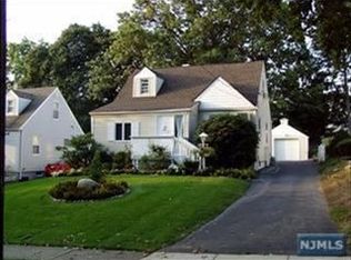 172 Rock Rd, Hawthorne, NJ 07506