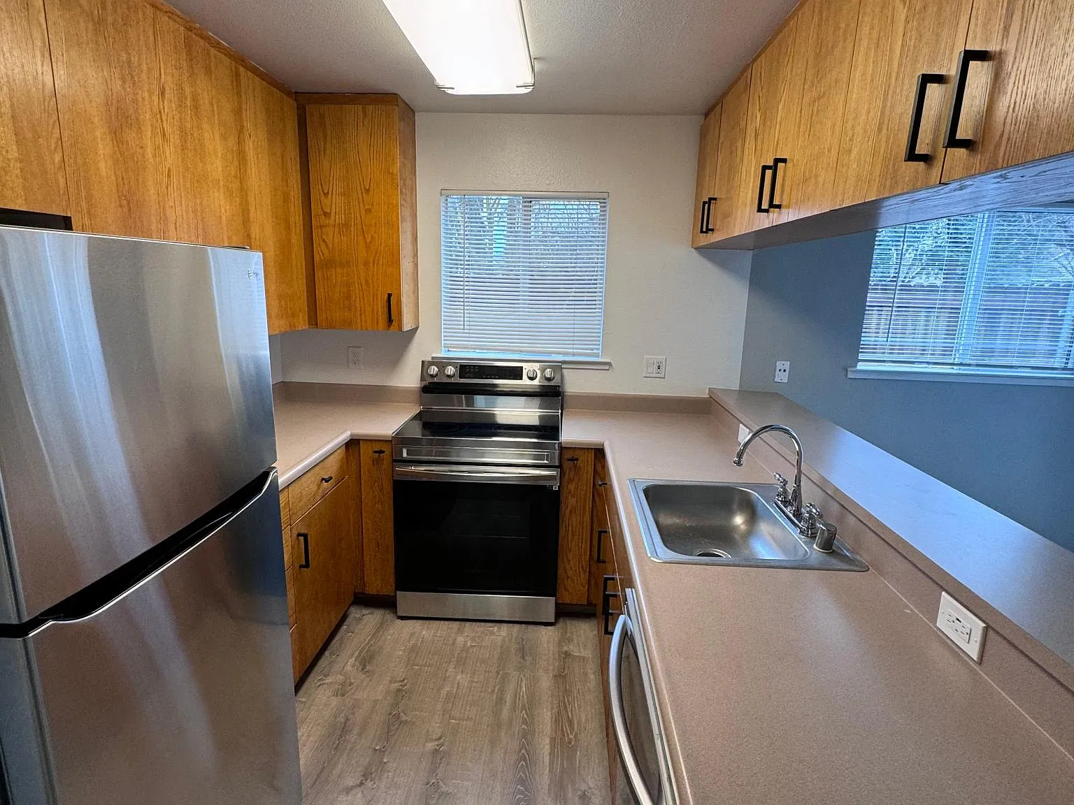 2 bed, 1.5 bath, 1115 sqft, $2,300 — Photo 3