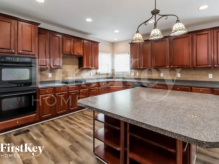 1421 Kentmire Ct — Photo 9