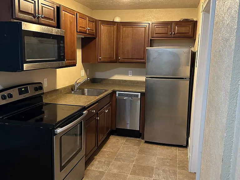 506 N Cascade Avenue — Photo 21