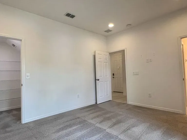 7670 Bowery Dr — Photo 10