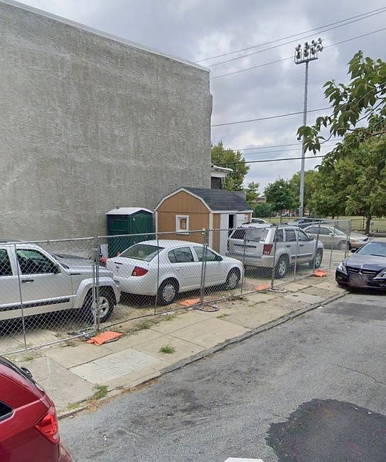 Exterior Neighborhood (street photo)